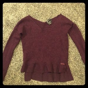 V neck long sleeve shirt